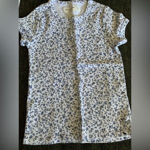 Girls blue floral top. Abercrombie size 7-8. Brand New.